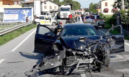 Frontale fra Porsche e Panda delle Poste: muore portalettere di 41 anni investita da genero dei Benetton