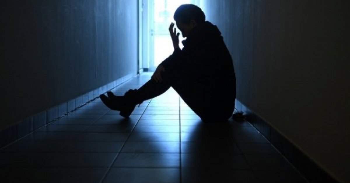 Il nuovo virus è il suicidio “Ho fatto capire che non stavo bene, mi hanno detto che avevo tutto, e così ho messo una maschera…Gli anziani hanno la fede ma i giovani?”