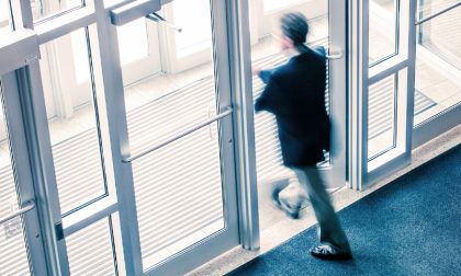 Si reca allo sportello dell’Inps e scopre di essere morto da sette mesi