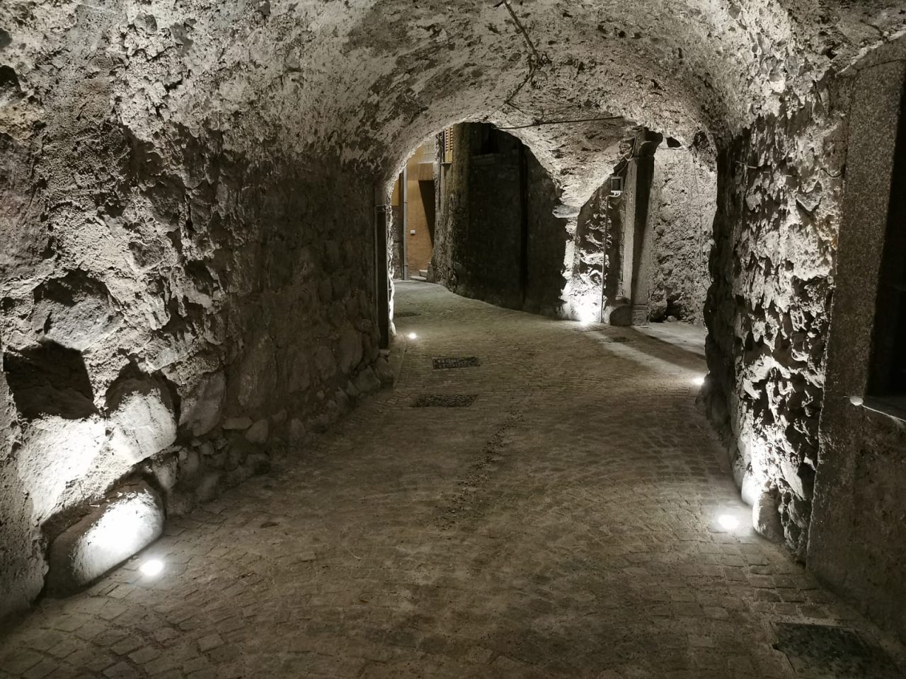 500 mila euro di lavori a reti di servizi, pavimentazione e illuminazione