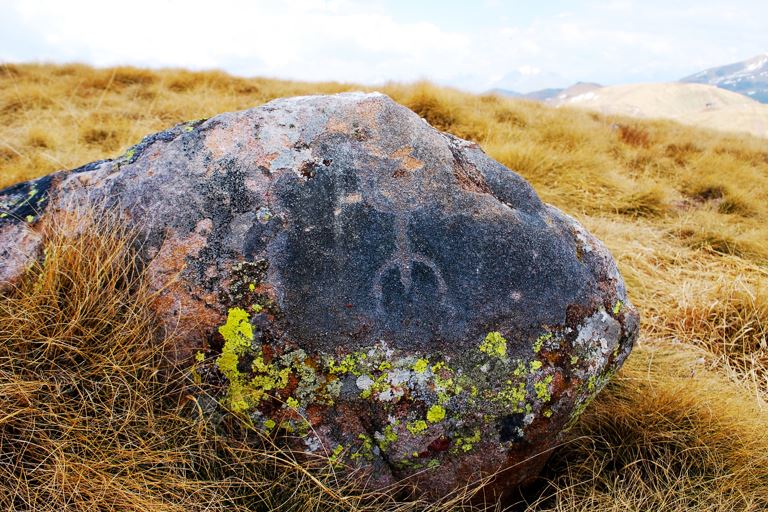 Tracce preistoriche a Montecampione, l’archeologo Ausilio Priuli: “Mai trovato arte rupestre a 1800 metri”