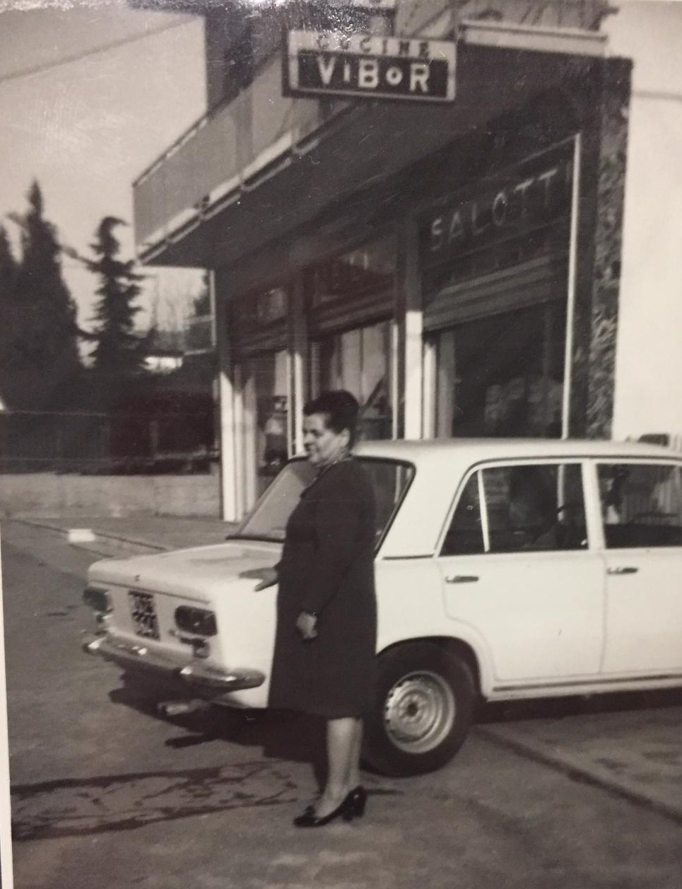 Arredamenti Lanzini, dal 1964 la passione per i mobili. Il primo laboratorio di falegnameria, le consegne con la  Fiat 600, tre generazioni e ora…