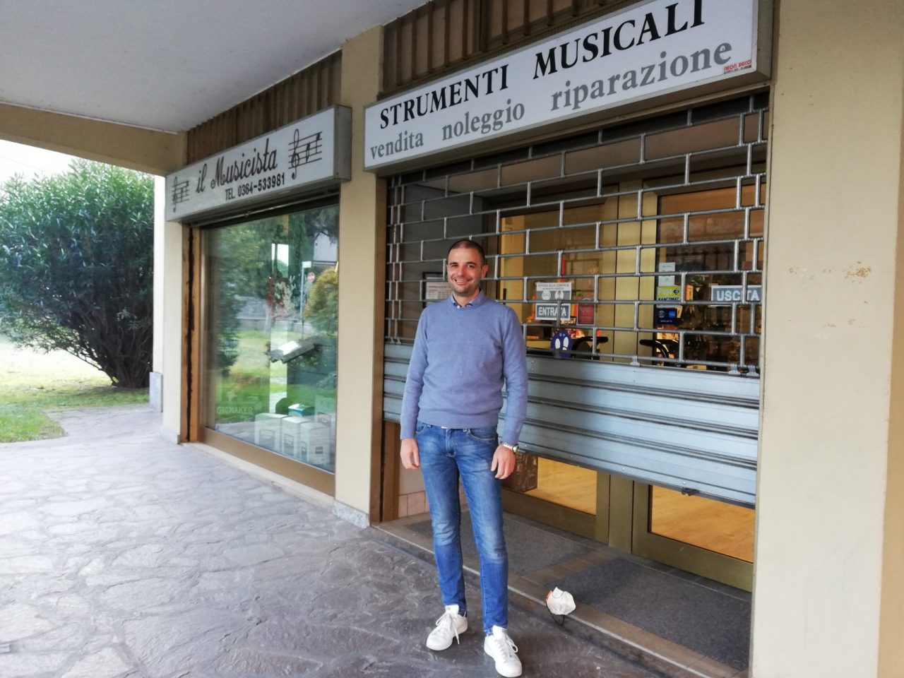 Sergio, ‘il Musicista’ di Darfo, la passione per la musica, la batteria e quella saracinesca abbassata