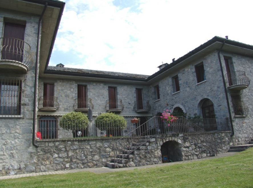Chiude il Monastero delle Clarisse. Quattro suore si trasferiscono nel Monastero di Lovere, una in un Convento della Liguria