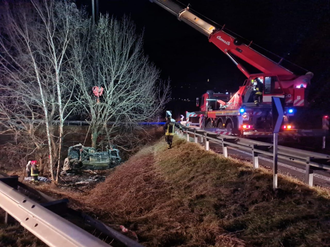 Muore carbonizzato in auto in superstrada. G. R. lascia moglie e due figli