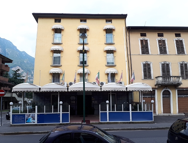 Alberghi che cambiano ‘destinazione’ e altri che vanno all’asta