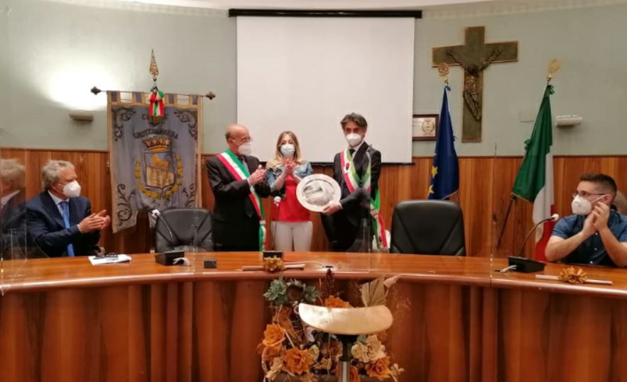Il Sindaco Massimo Maugeri premiato nel paese di Domenico Carrara: viaggio tra Irpinia e Napoli