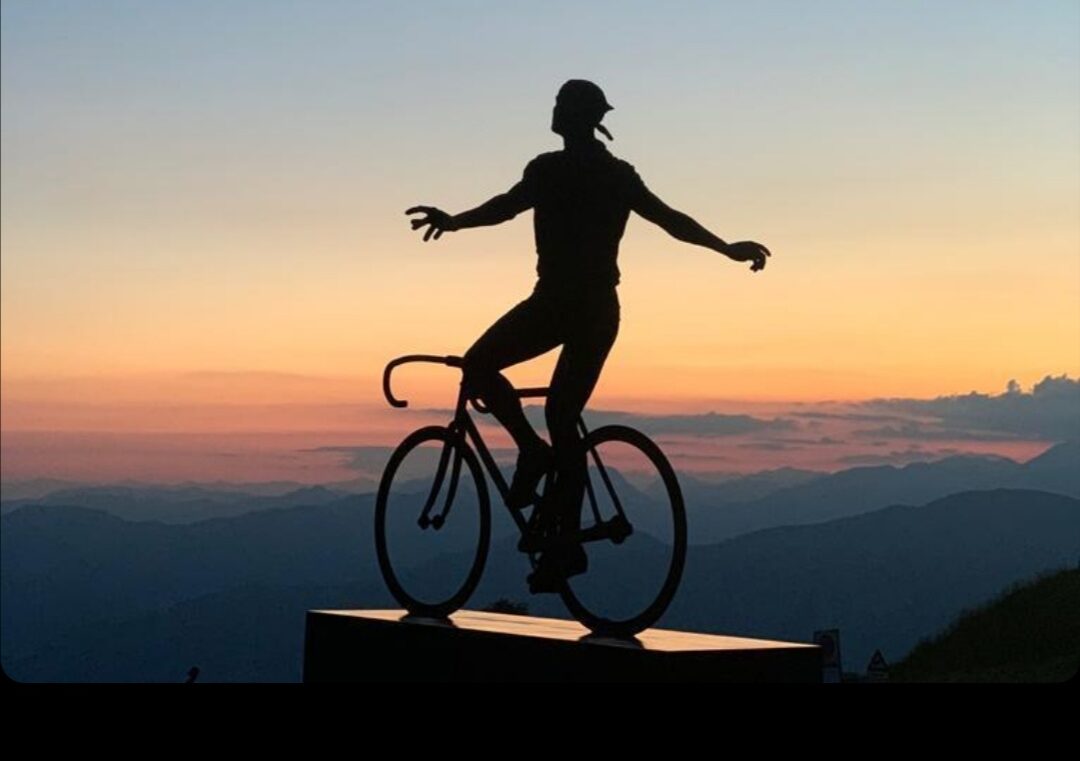 Marco Pantani abbraccia Montecampione
