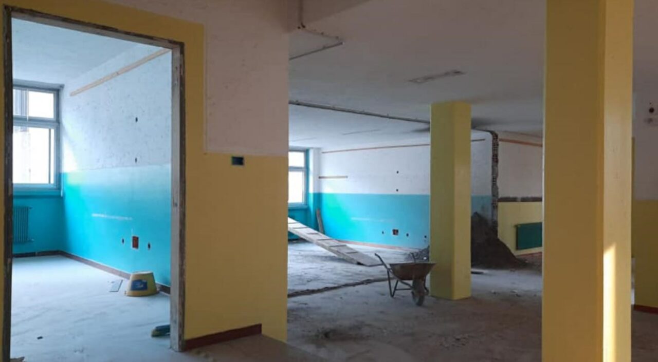 Cantiere fermo e niente aule, l’ira del Sindaco