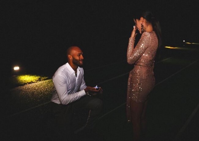 Il sì di Nicole a Marcell Jacobs. La proposta di matrimonio sulla pista di atletica