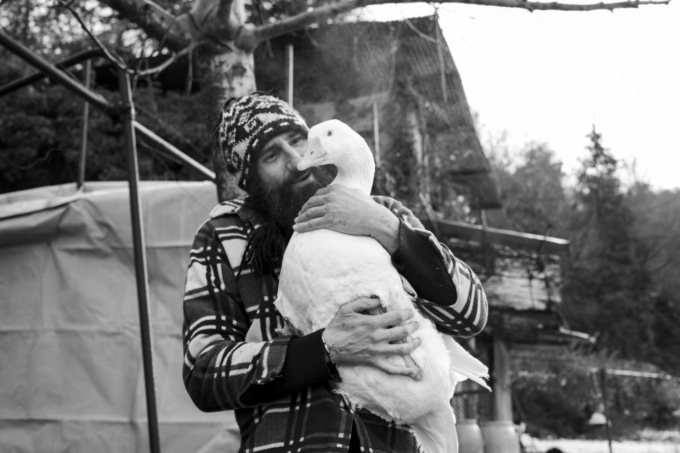 Giovanni: “5 anni di Liceo, 4 di università, 15 di… cocaina, 80 animali, 1 amore”