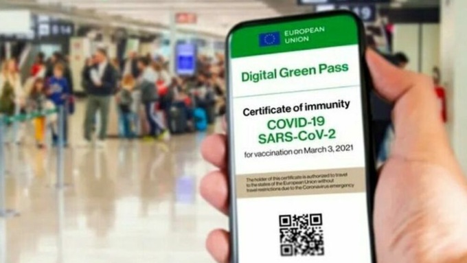 Covid, ecco le nuove misure: super green pass per bus e treni, niente quarantena per chi ha la dose booster, prezzi calmierati per le FFP2