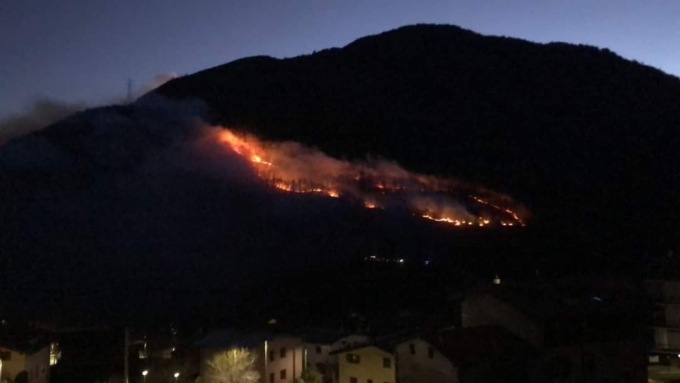 Brucia la valle, quel Cristo rivolto verso l’inferno…
