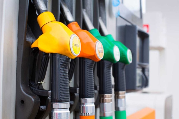 Benzina: il record è a Monte Isola, dove il prezzo del diesel tocca i 2.72 al litro e la benzina 2.69