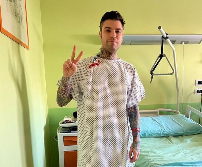 Fedez operato per un tumore al pancreas: “Sto bene”