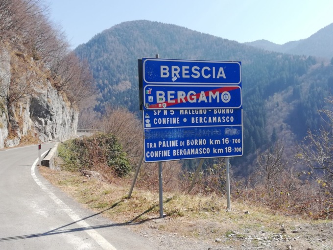 BORNO – Corpo tagliato a pezzi: un drone sul dirupo