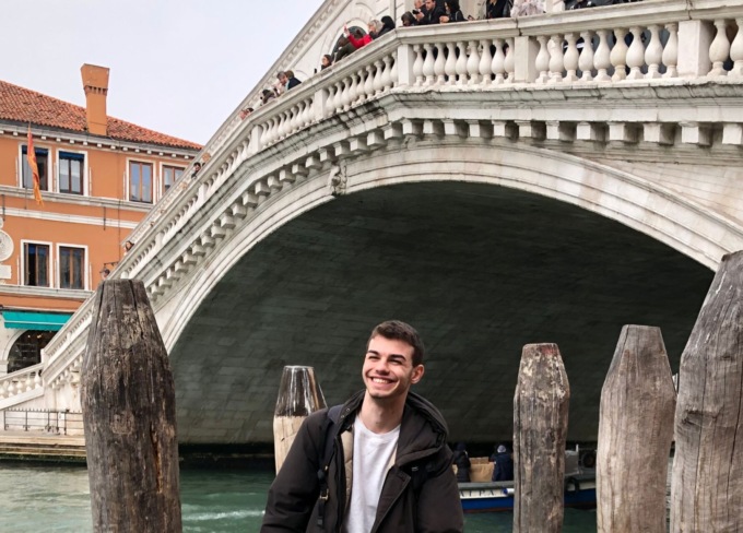 PISOGNE – Giorgio, l’unico bresciano in semifinale del Premio Campiello Giovani: “Ho iniziato a scrivere a 17 anni, i gabbiani, il lago, i miei sogni…”