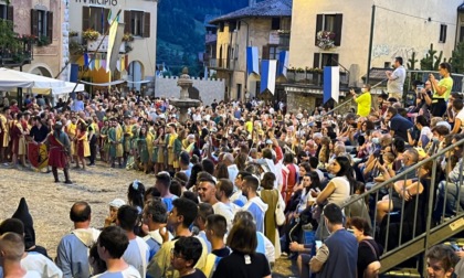 BORNO - Il trionfo di pubblico del Palio di San Martino. Vincono la contrada della Quadela e il borgo di Malegno