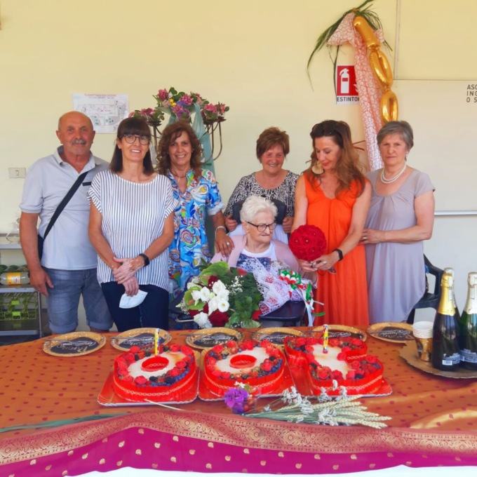 ARTOGNE – Elisabetta, 100 anni, la festa in Rsa e il matrimonio della bis nipote