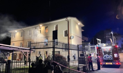 Edolo, brucia la caserma dei Carabinieri: il primo piano è inagibile
