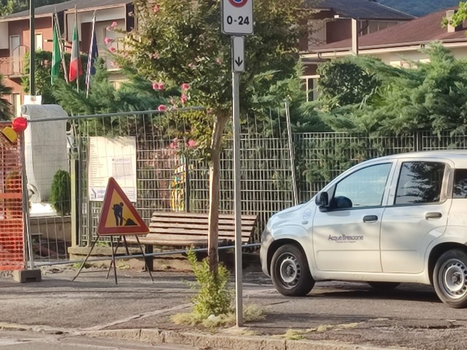 DARFO – Il sindaco: “Dobbiamo dare acqua in quantità e qualità, ma abbiamo impianti superati. Prossimo passo i rifiuti”. E quell’auto di Acque Bresciane…