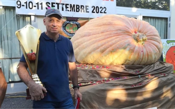 Augusto Salvagni e quella zucca di 7 quintali che ha trionfato a Sale Marasino