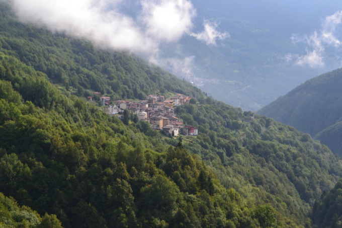 INCHIESTA/1 – Paisco, Cevo, Vione, Incudine  e Lozio  in alta classifica per il tasso di mortalità in Val Camonica. Ceto e Braone i paesi camuni  in cui… si muore di meno