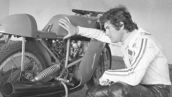 Il premio Rosa Camuna al campione di motociclismo Giacomo Agostini