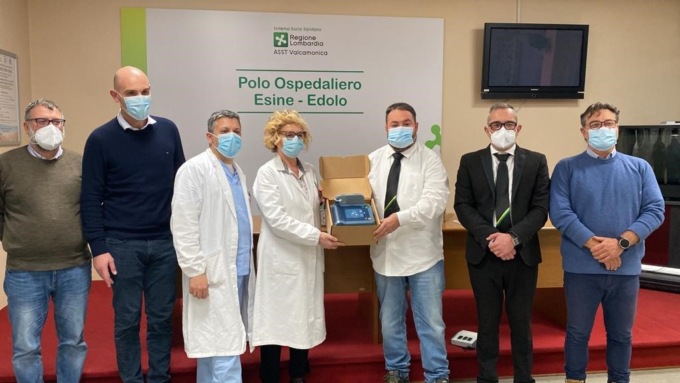 Il Rugby Valle Camonica consegna tre defibrillatori all’Ospedale di Esine