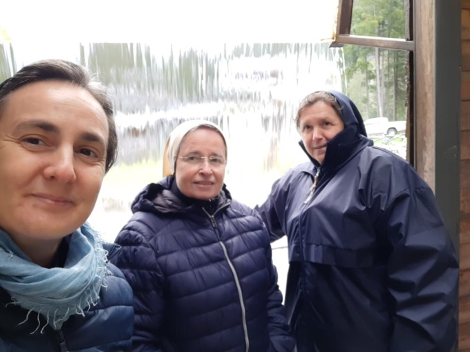 Suor Daniela, suor Paola e suor Orsolina: “Qui abbiamo trovato una comunità vivace, la nostra vita è piena e questo è sinonimo di felicità”
