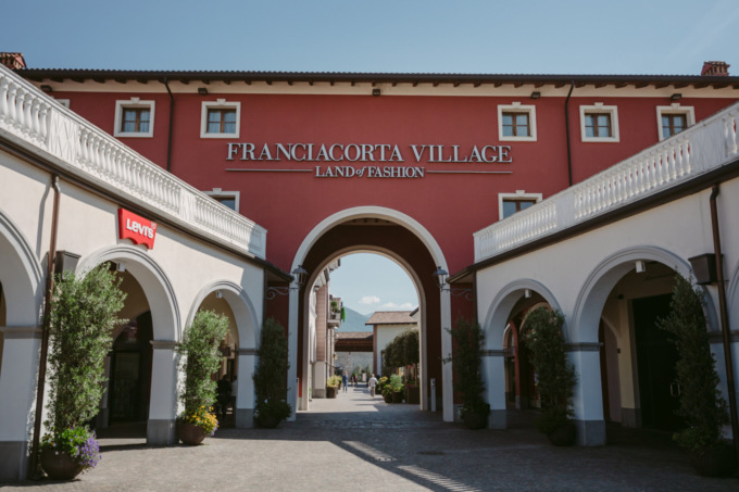Shopping a tema floreale: le novità di Franciacorta Village per la primavera