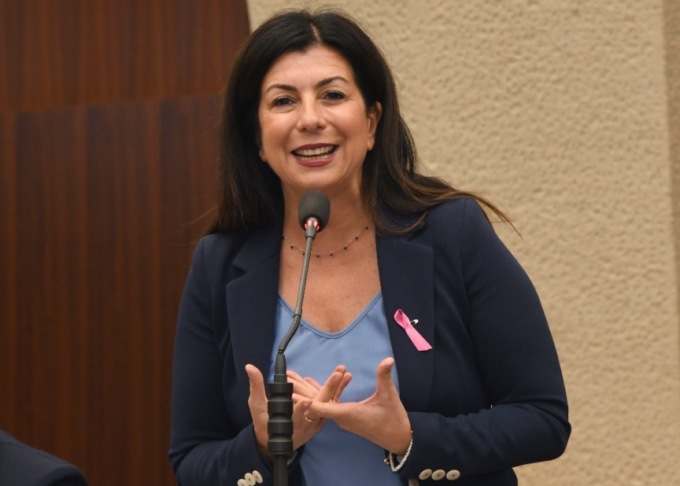 Il Pirellone sostiene le donne iraniane