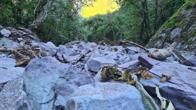 Colossi e la frana in località Fontanelli: “La strada è chiusa non per capriccio ma per la sicurezza delle persone. Lavori nei primi mesi del 2024”