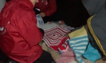 Gli 'Amici di Caterina' e le 40 coperte donate ai senzatetto
