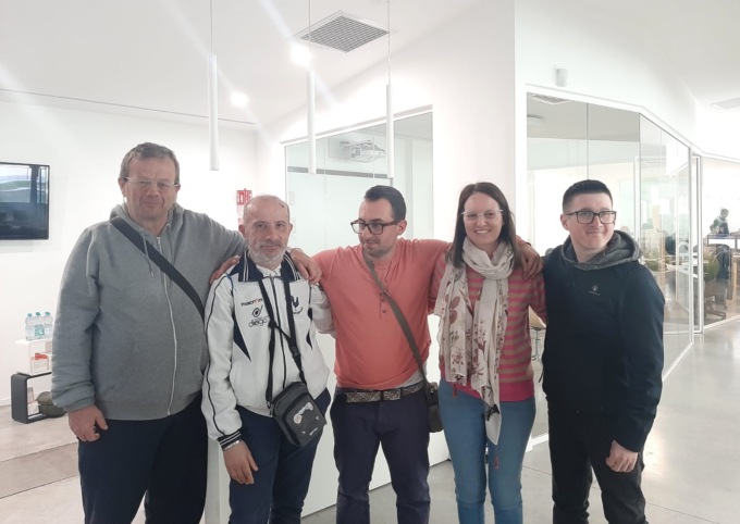 Nasce il ‘maggiordomo aziendale’: i ragazzi disabili fanno commissioni per i dipendenti