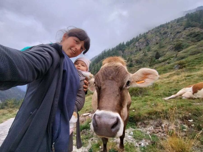 Giulia, allevatrice, da Piacenza a Saviore: “Passavo le vacanze dai nonni, dopo la maturità ho fatto la valigia e ora l’azienda agricola”