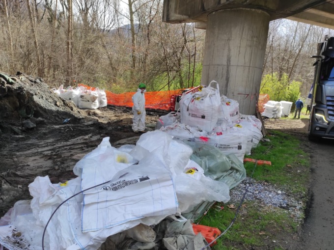 Rimozione dei rifiuti pericolosi in località Calameto