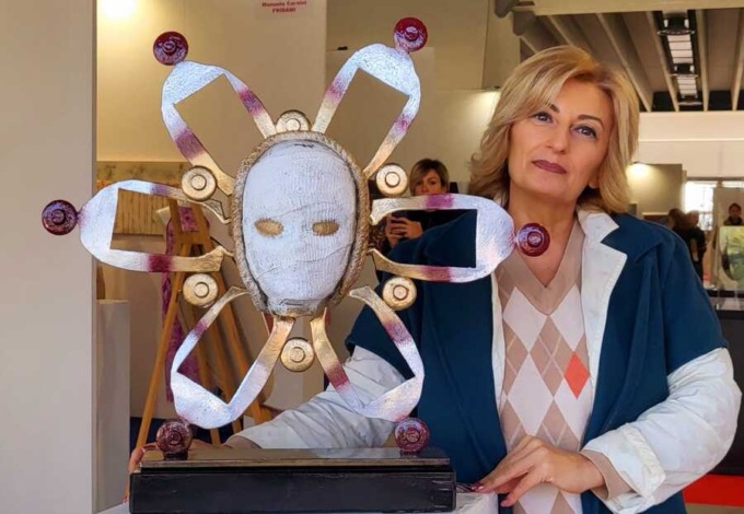 Elisabetta, che dà voce al ferro che nessuno vuole più