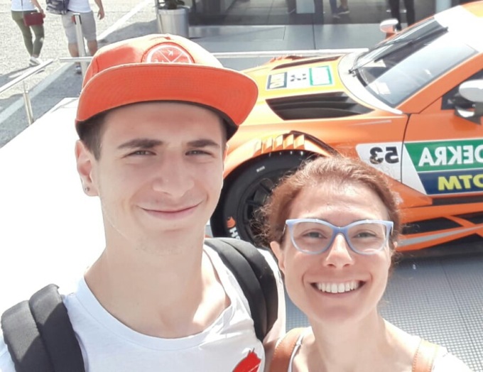 Marianna, mamma a 17 anni: “La paura di dirlo ai miei e quella sera seduta in salotto… Siamo cresciuti insieme, ora ci scambiano per fratelli”