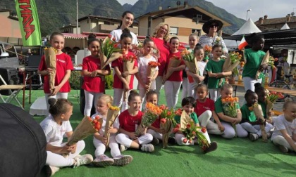In migliaia alla Fiera dei Fiori, tra profumi, colori, giochi, musica e...
