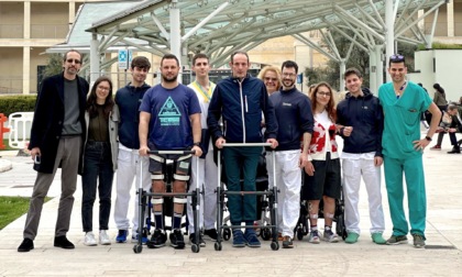 Andrea, che è tornato a camminare dopo la paralisi, è il primo caso al mondo
