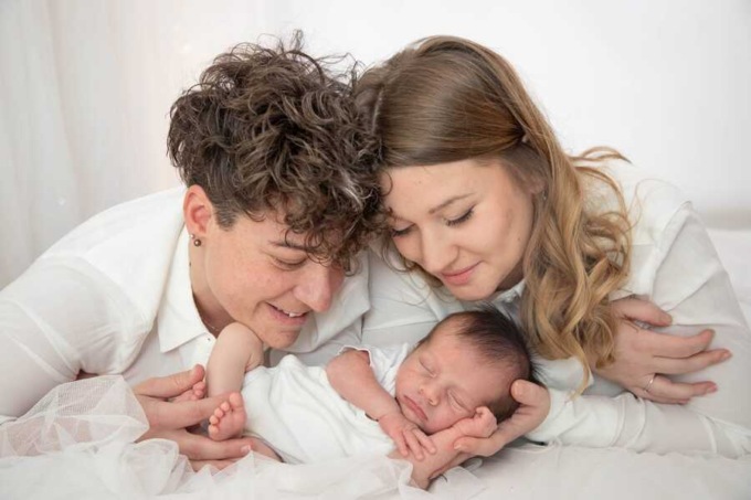 Mariacristina e Sofia, mamme di Noah, nato a gennaio: “I viaggi a Barcellona, l’esito positivo, la gravidanza. Dal 19 luglio è figlio di entrambe”