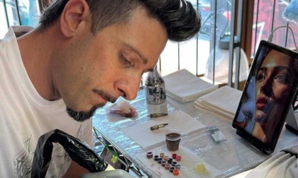 Luca e l'arte del tatuaggio: "Ascolto le persone e traduco le loro storie in una bozza artistica"