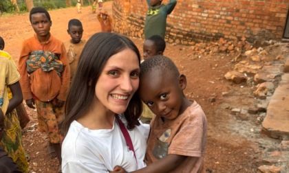 Laura e la missione in Burundi: “I bambini arrivavano con i vestiti strappati e con la zappa in mano perchè avevano appena finito di lavorare”