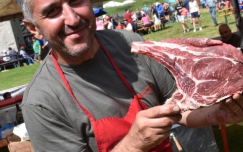 Mirko, il macellaio, e la sua attività storica: “Le ricette sono quelle del 1966, segreti di famiglia”