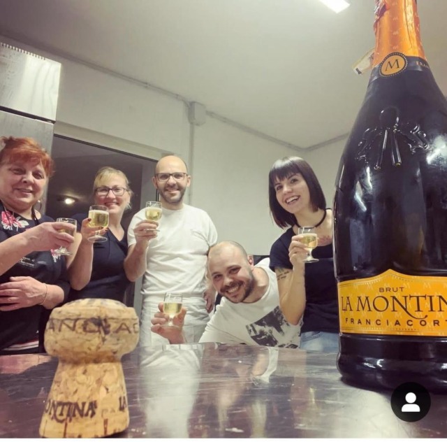 Lucia e la Taverna del Bracconiere: “Io lavoravo in sartoria e mio marito sui tralicci, è stata l’occasione per fare qualcosa insieme. La polenta, i funghi, le lumache, tutti prodotti a km 0”