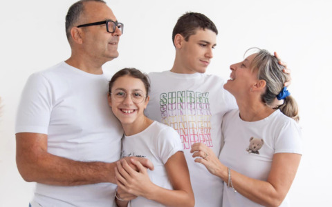 Mara e suo figlio Daniele: “La scoperta della malattia quando era molto piccolo, ora compie 18 anni e la struttura che la ospita non può più tenerlo. Le liste d’attesa, i costi, ma noi siamo felici…”