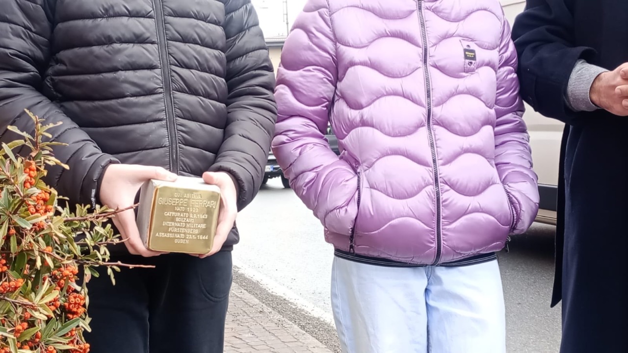 A Vezza d’Oglio posate le pietre d’inciampo in memoria di Giuseppe Ferrari, Martino Ventura e Martino Attilio Zampatti