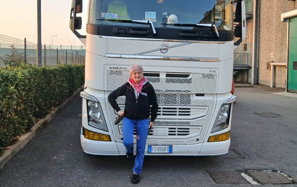 Elena, che guida i camion: “Quando hai l’occhio ti viene tutto naturale…”