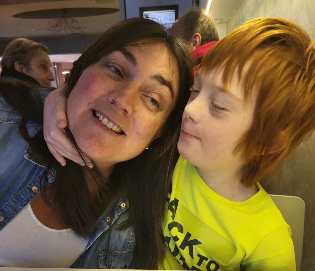 Mamma Alessandra: “Alessandro è stato tutta una sorpresa. La diagnosi della sindrome di Down è stata una botta, ma non ci siamo mai posti limiti. Il calcio, lo sci e…”